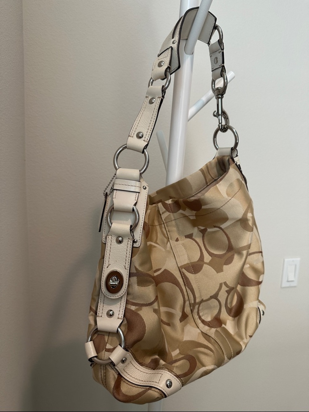 Y2K Coach Carly Tan and Khaki Signature Canvas Hobo - Picture 4 of 8